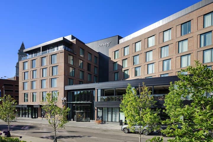 Hotel 72 of 77