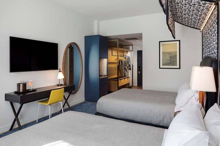Room 15 of 77